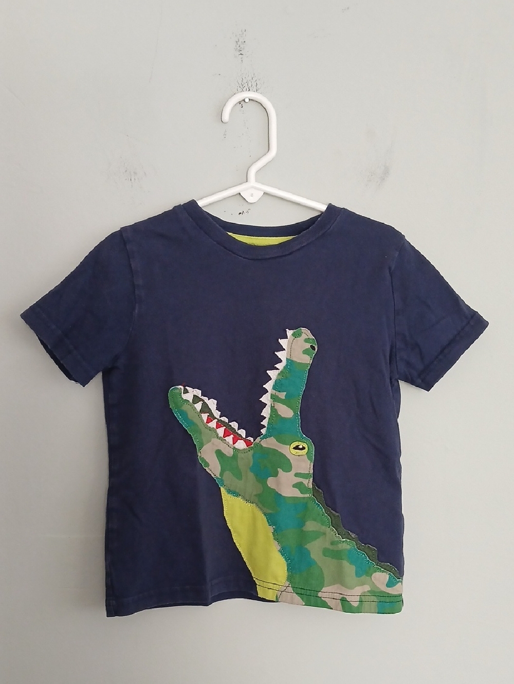 Mini Boden Boy's  Navy Tee with Green Camo Crocodile Graphic Size 3-4 Year